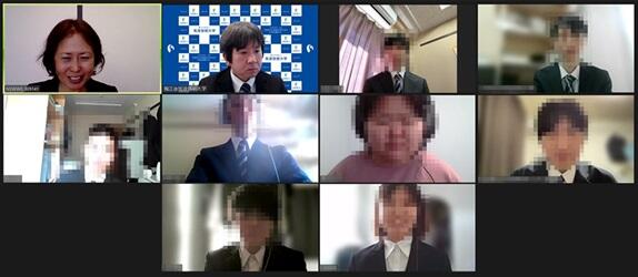 鈴木先生と学生がディスカッションしているZoom画面キャプチャ