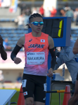 陸上800m予選を走っている産業技術学部 中村選手