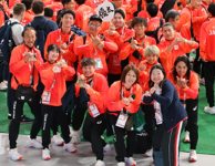 閉会式において日本選手団内の筑波技術大学の学生、卒業生が集まった集合写真