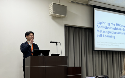 学会で発表する斎藤さん