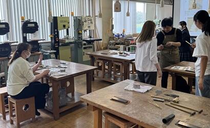 メタルクラフトの体験授業の様子