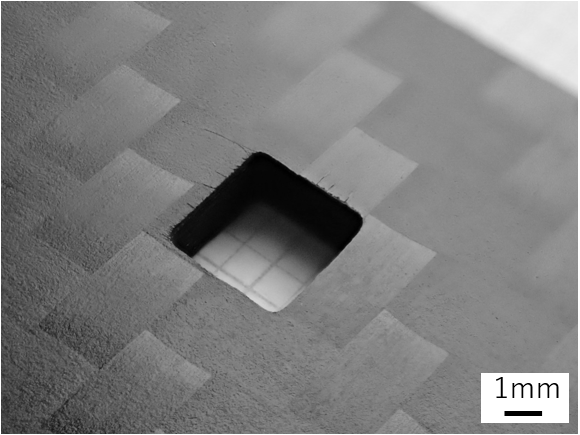 （a）四角形状の加工